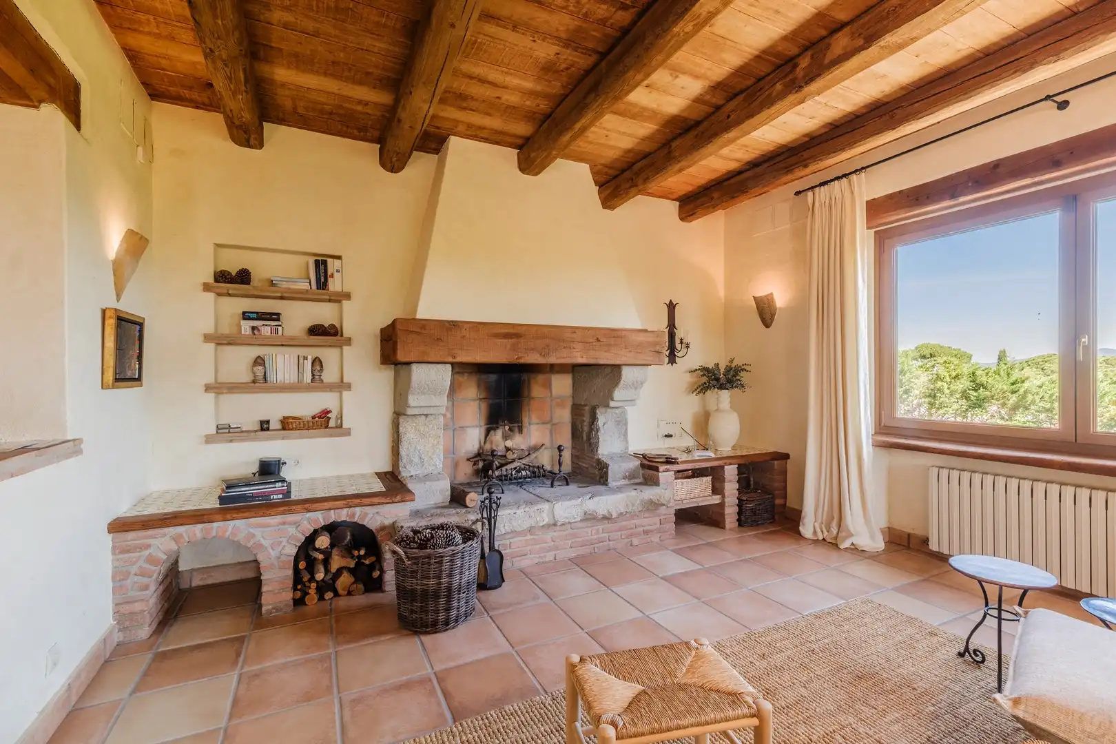 Living room of Houses for sale in Santa Cristina d'Aro  with Air Conditioner, Heating and Storage room