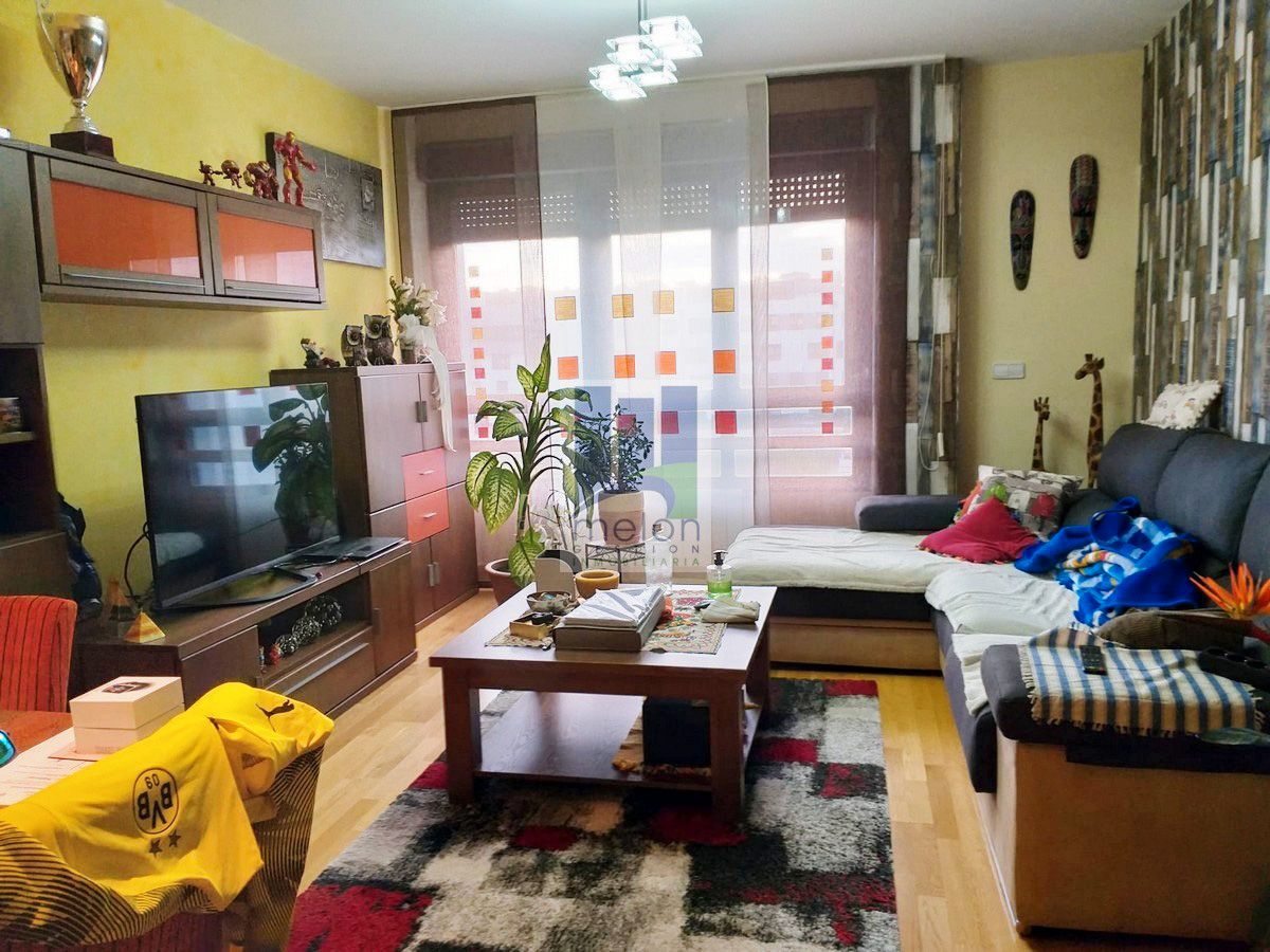 Living room of Flat for sale in Burgos Capital  with Storage room