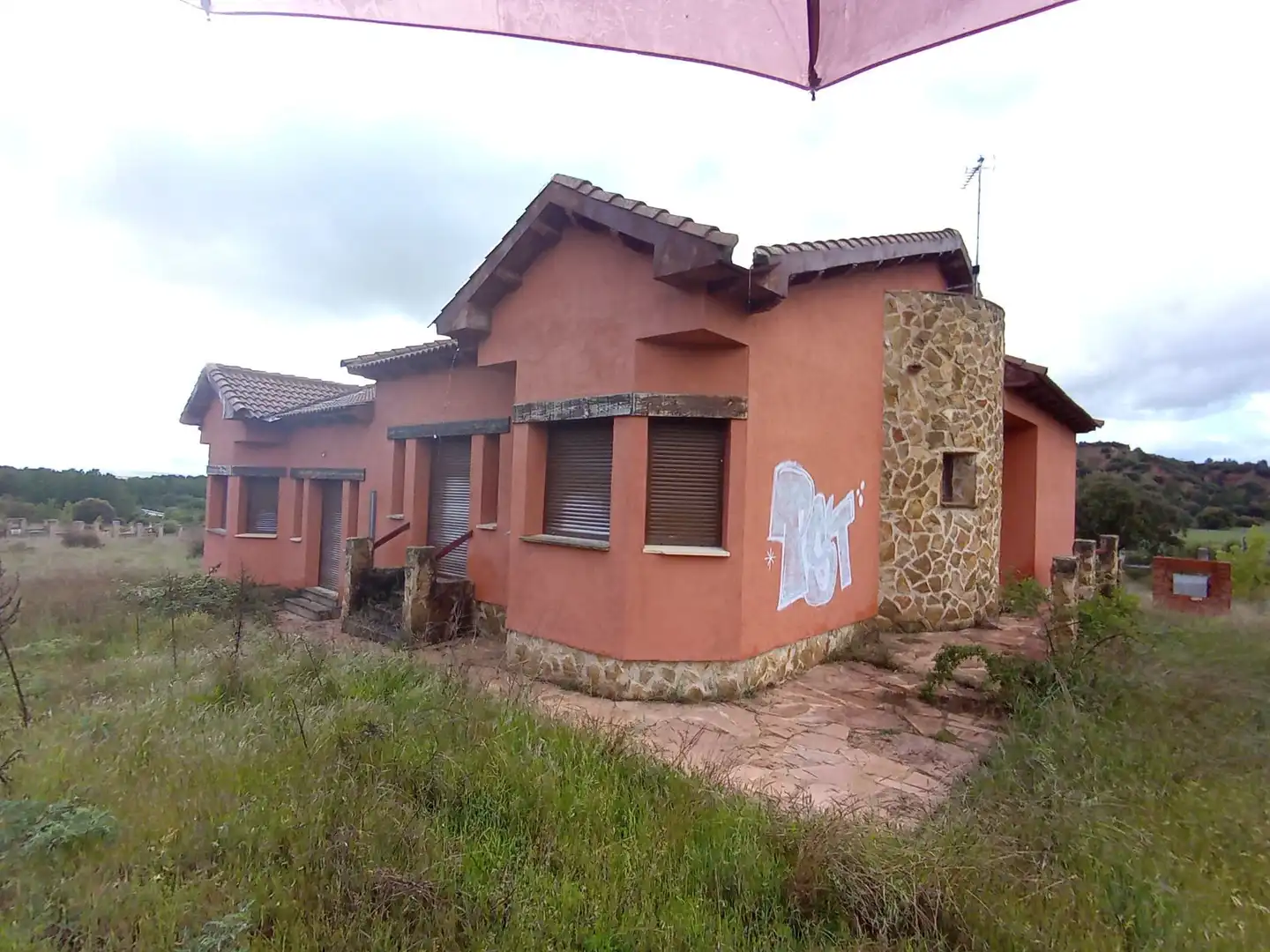 Vista exterior de Casa o chalet en venta en Castillejo de Mesleón