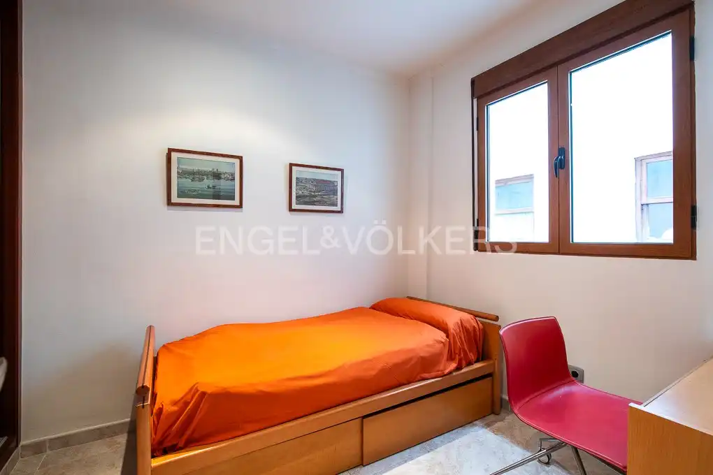 Bedroom of Flat for rent in Valencia  with Air Conditioner, Heating and Terrace