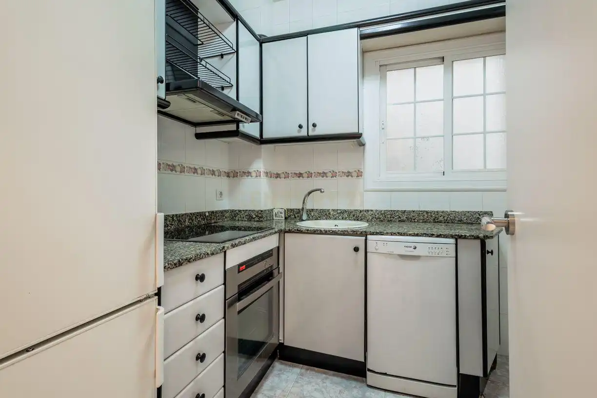 Cuina de Apartament en venda en Sant Joan Despí amb Aire condicionat