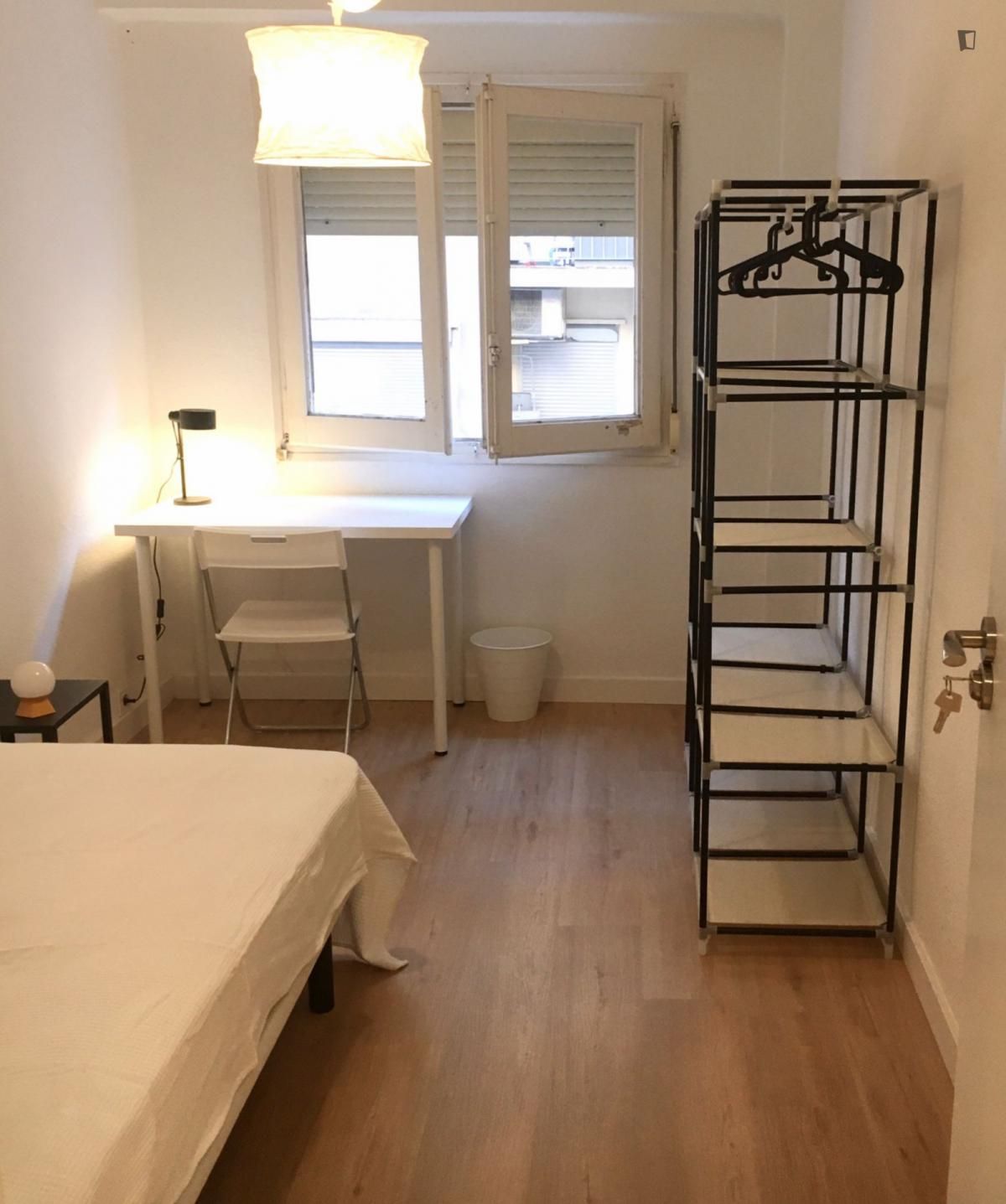 Habitación de Apartamento para compartir en  Zaragoza Capital con Calefacción, Amueblado y Horno