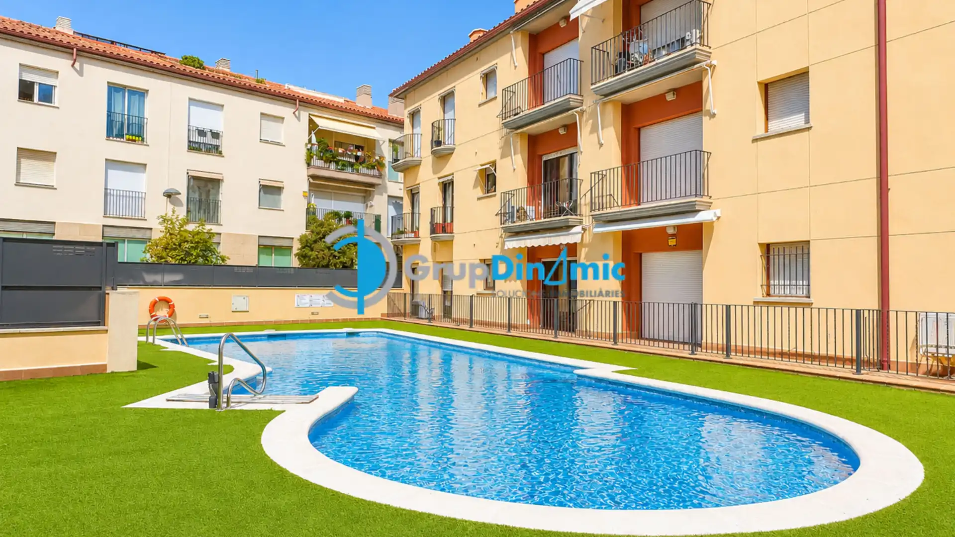 Swimming pool of Flat for sale in Palamós  with Heating, Oven and Balcony