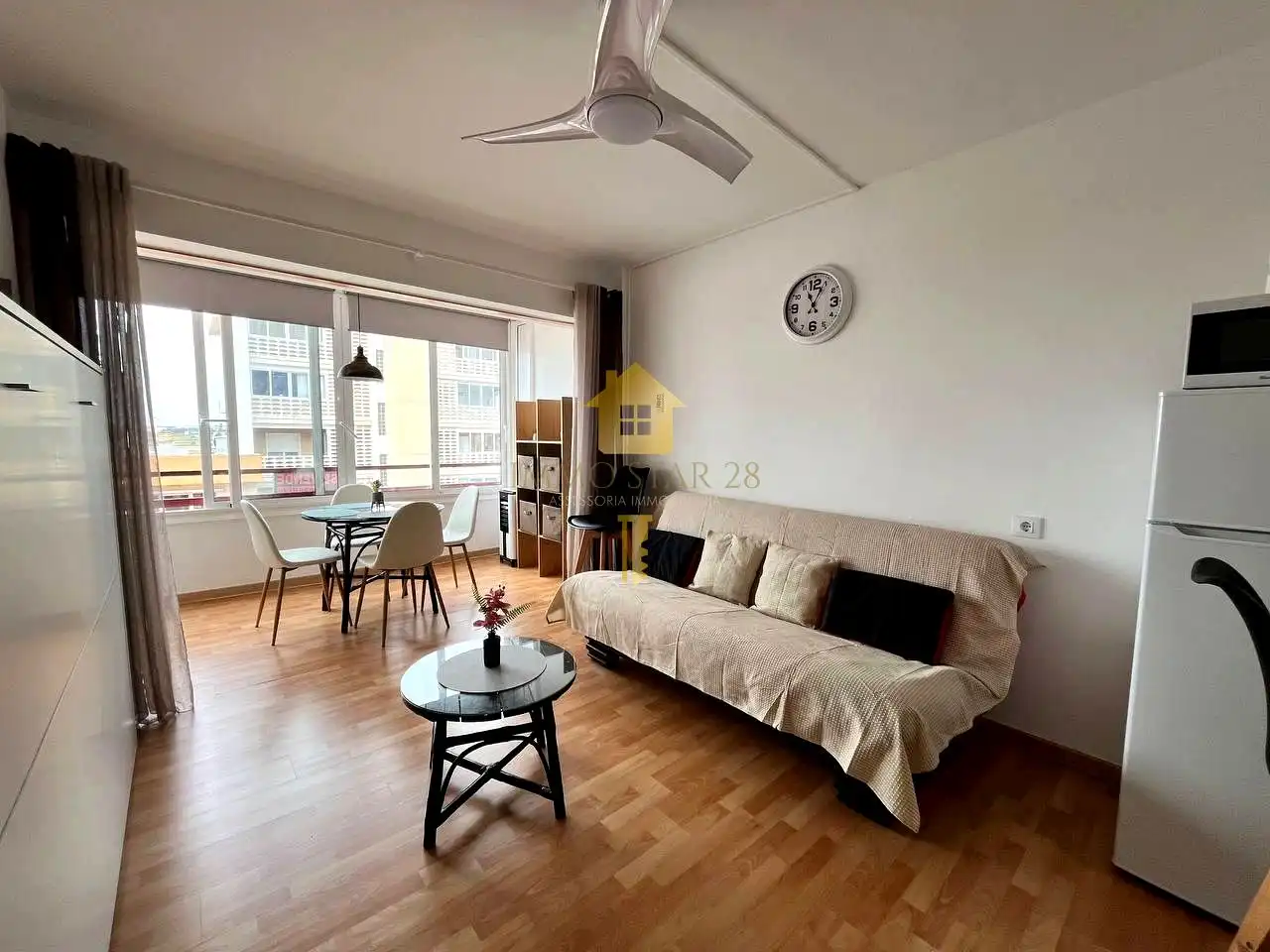 Sala de estar de Estudio en venta en Roses con Parquet, Amueblado y Piscina comunitaria