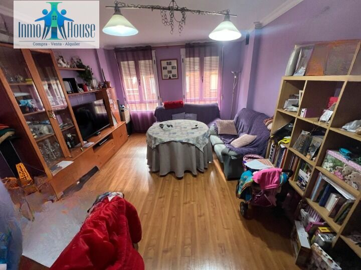 Sala de estar de Piso en venta en Chinchilla de Monte-Aragón con Calefacción, Trastero y Balcón