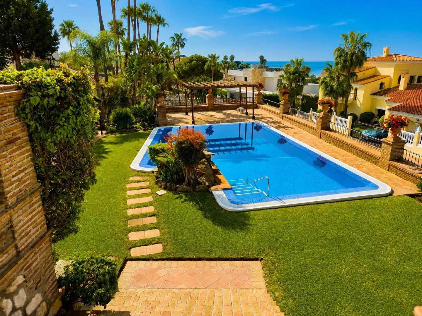 Piscina de Casa o xalet en venda en Benalmádena amb Aire condicionat, Calefacció i Jardí privat