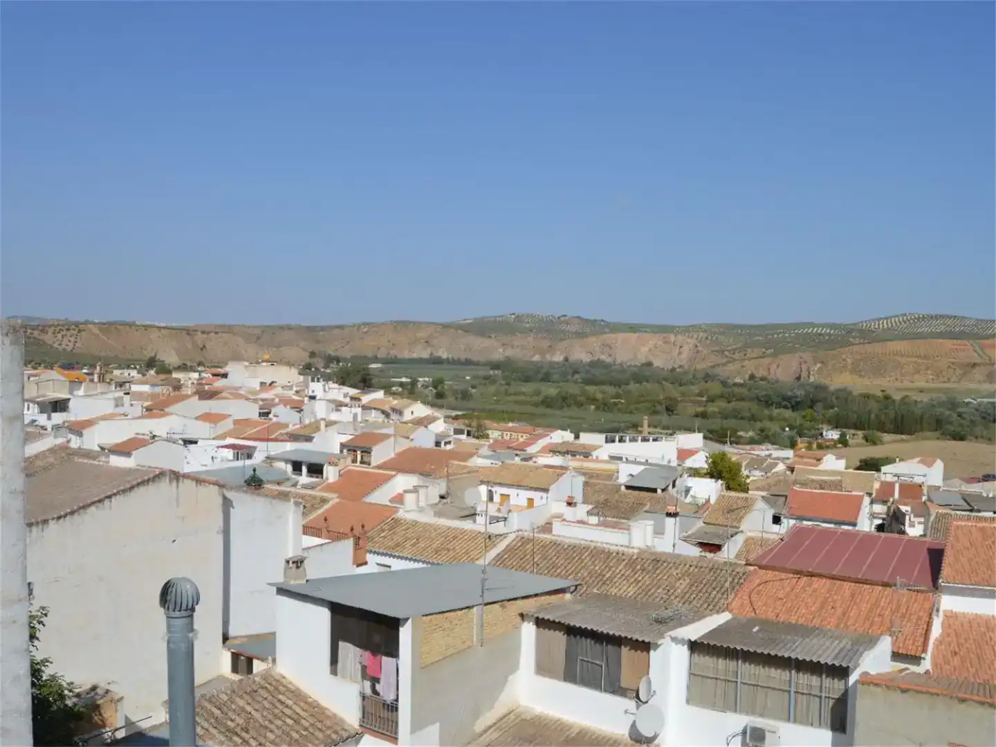 Vista exterior de Casa adosada en venda en Cuevas Bajas amb Balcó