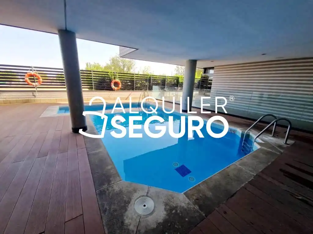 Swimming pool of Flat for rent in Móstoles  with Air Conditioner, Heating and Terrace
