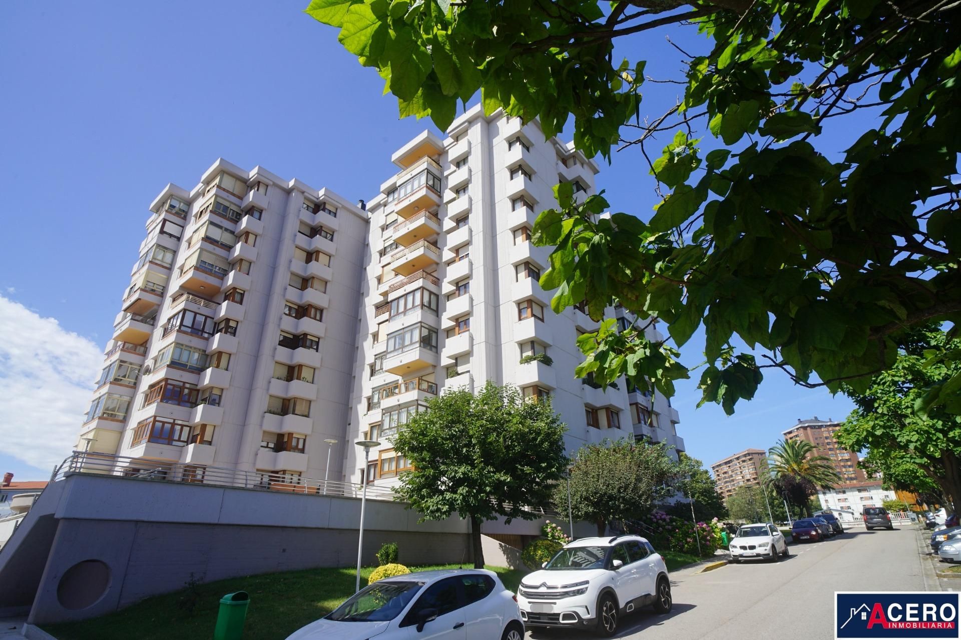 Vista exterior de Pis en venda en Santander amb Calefacció, Parquet i Terrassa