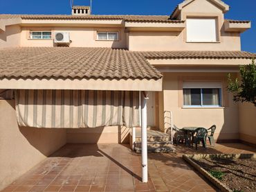 Terraced house with pool for sale in La Puebla de Almoradiel