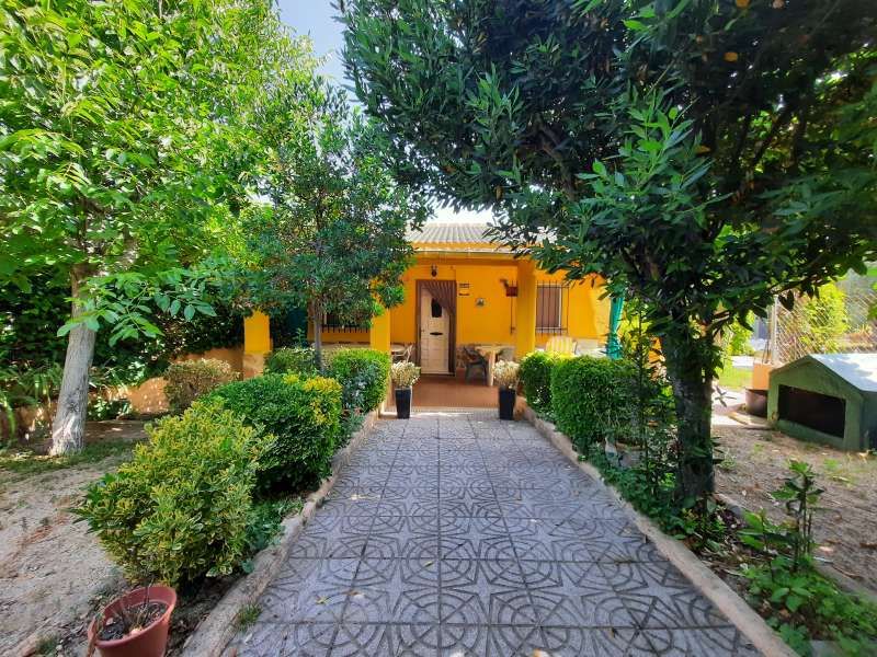 Exterior view of House or chalet for sale in Escalona  with Air Conditioner, Heating and Private garden