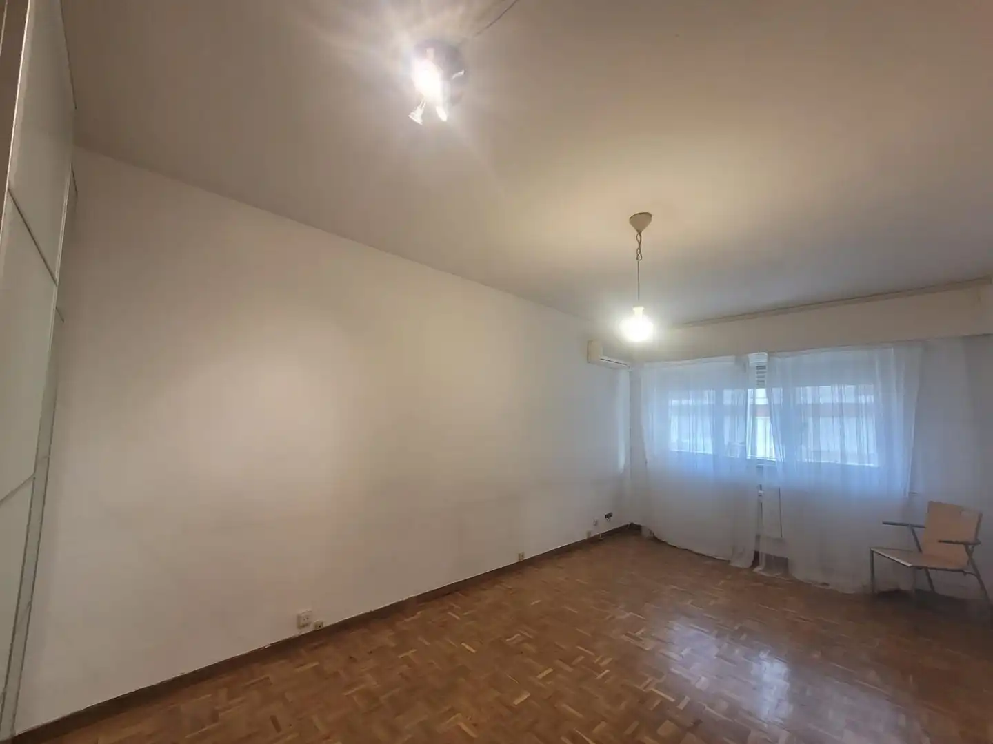 Sala d'estar de Apartament de lloguer en Madrid amb Calefacció, Parquet i Traster