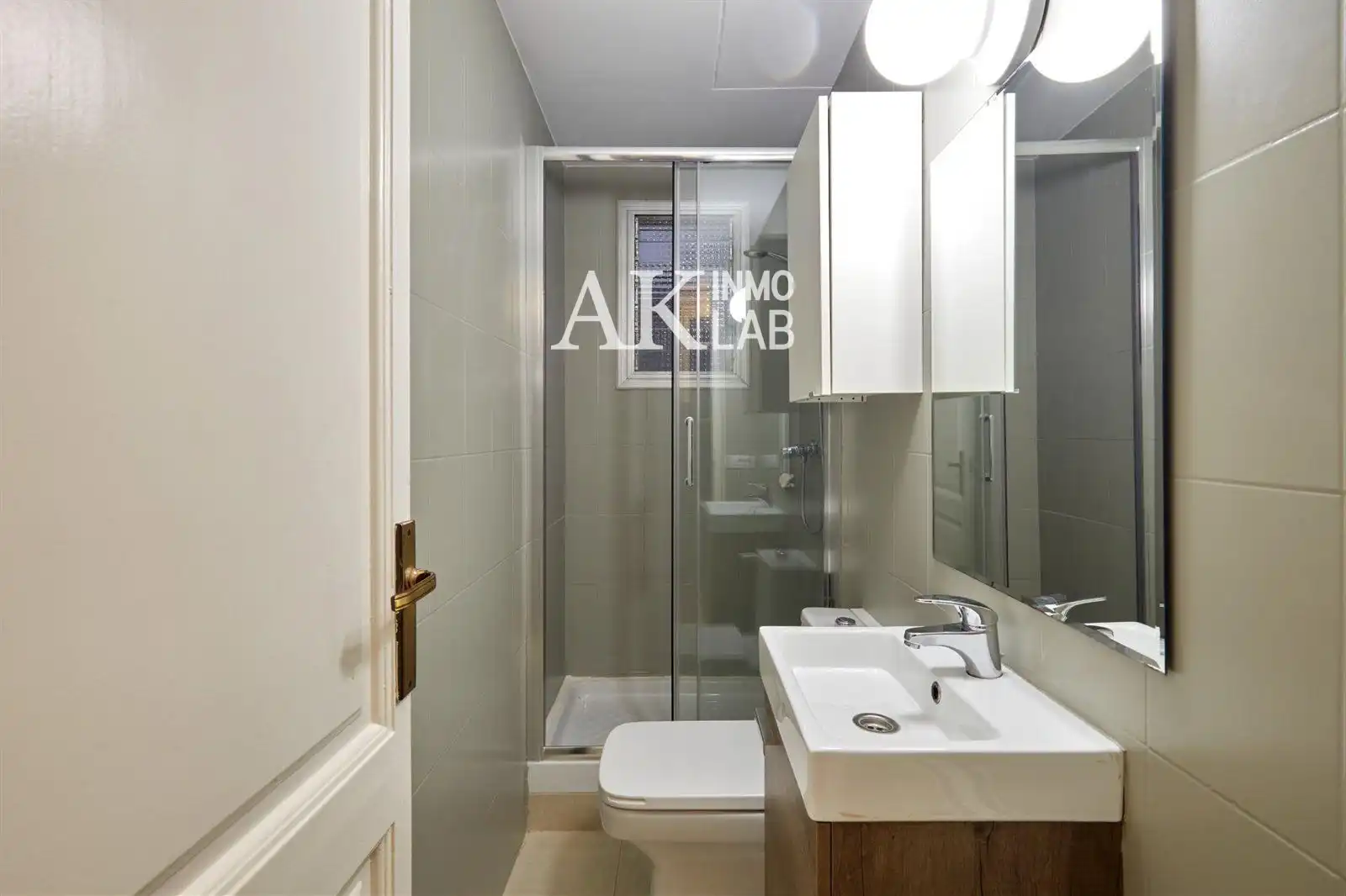 Bathroom of Apartments for sale in Barcelona  with Air Conditioner, Terrace and Furnished