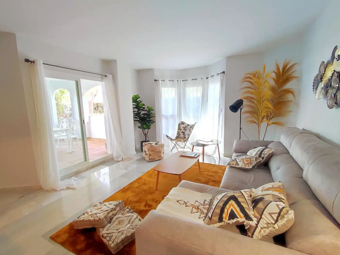 Home with pool for sale in Calle Almogia