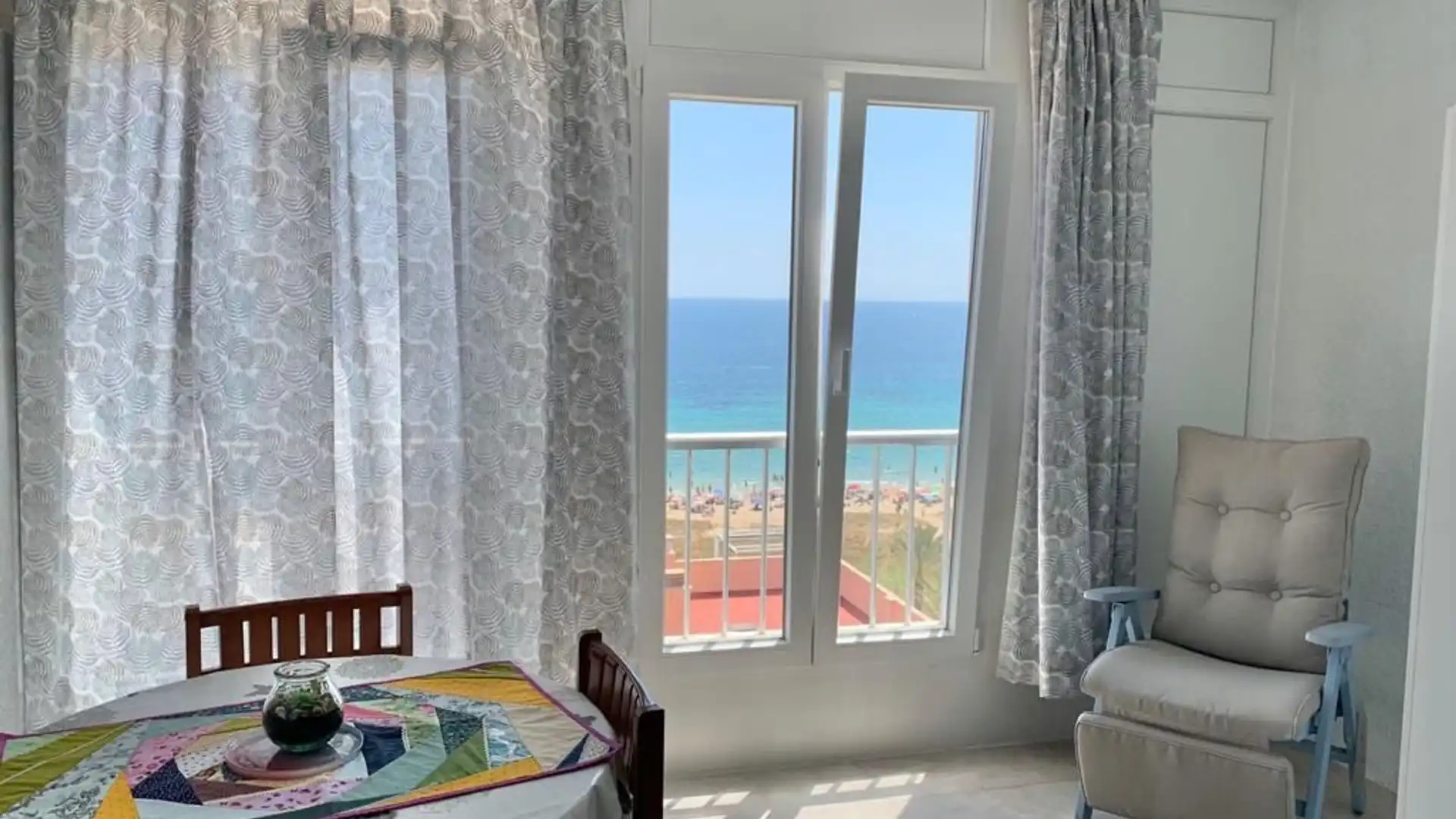 Habitación de Apartamento de alquiler en Elche / Elx con Calefacción, Amueblado y Se aceptan mascotas