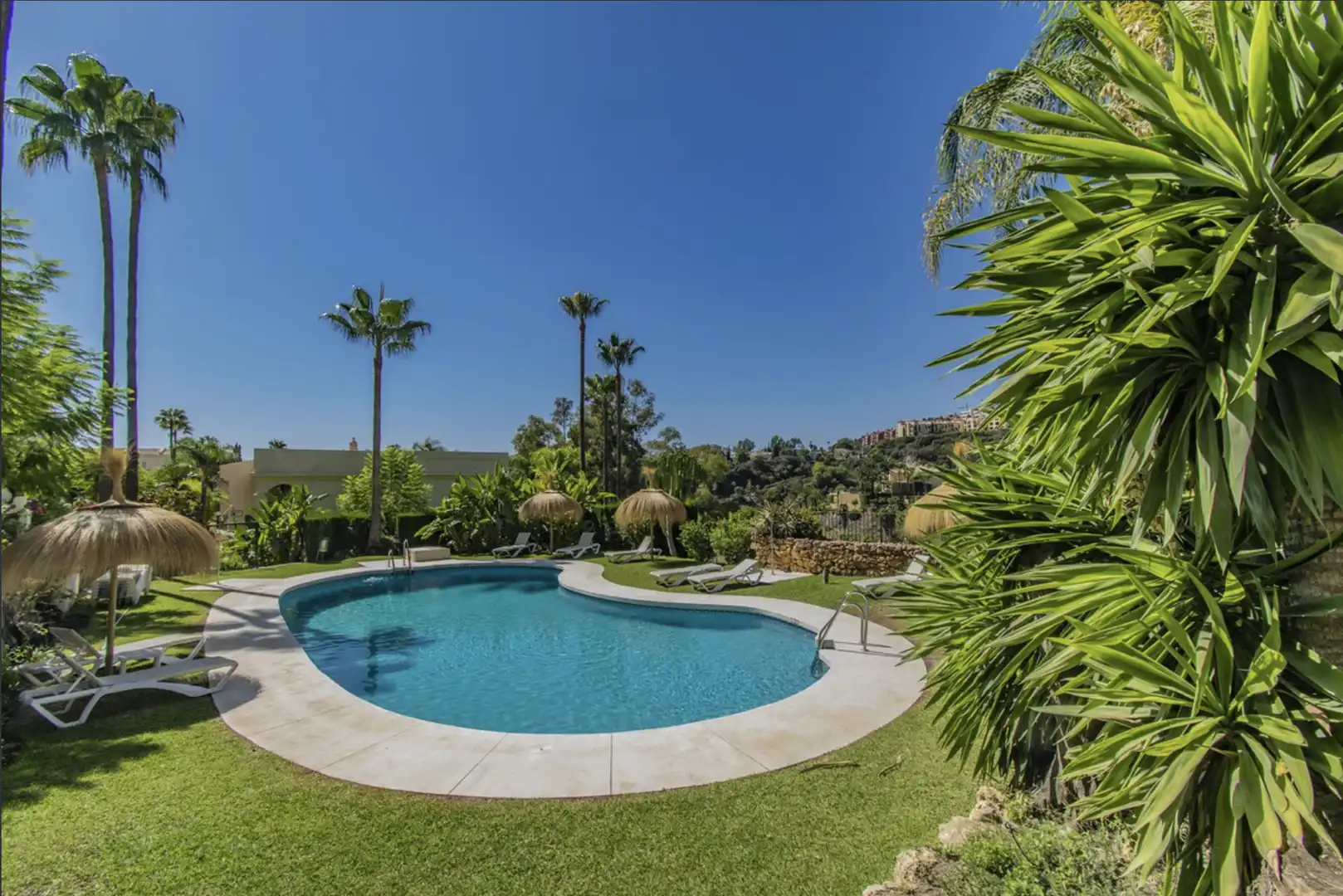 Casa aparellada amb piscina en venda a La Quinta, imagen 25