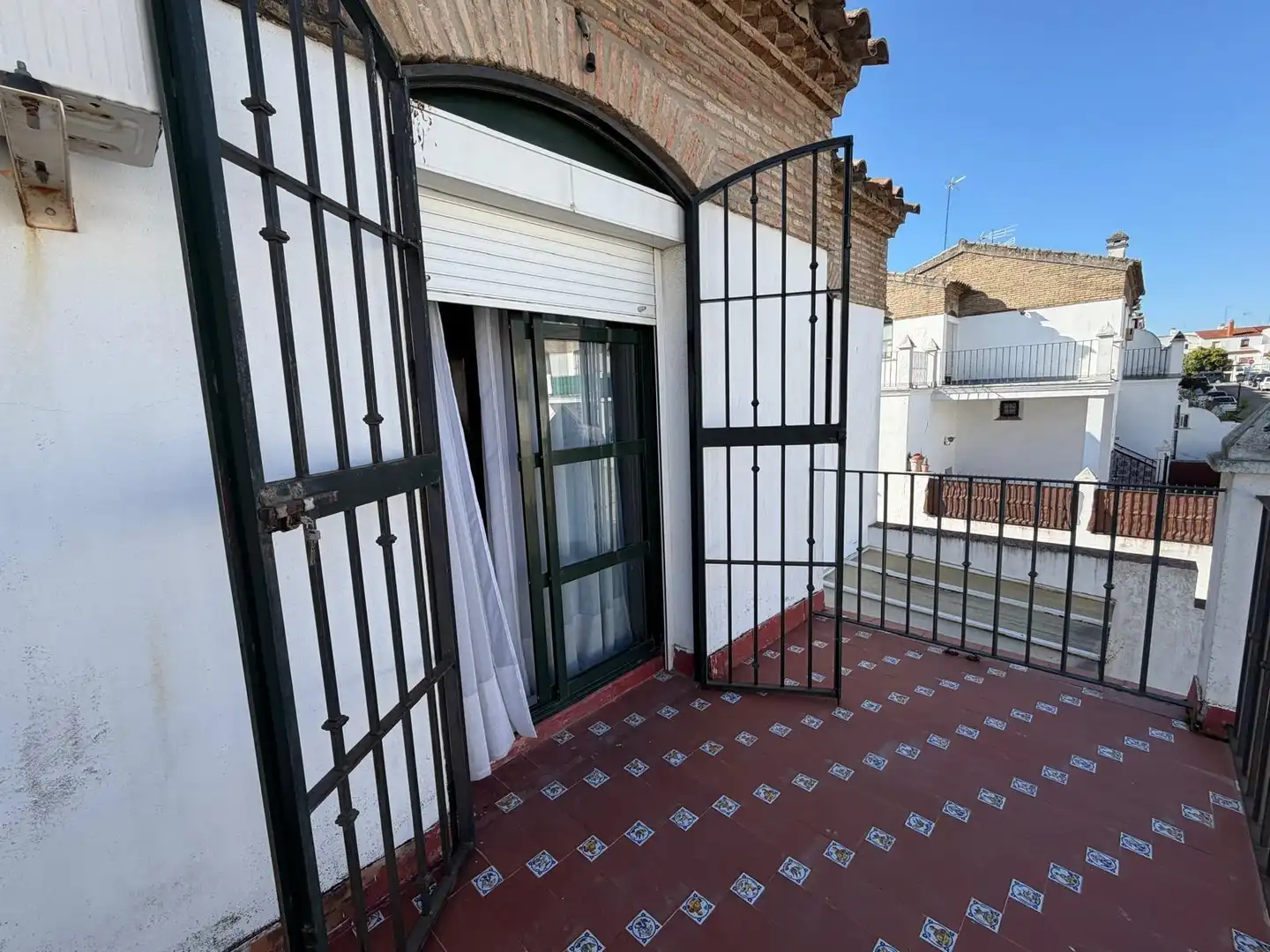 Außenansicht von Einfamilien-Reihenhaus zum Verkauf in Mairena del Aljarafe