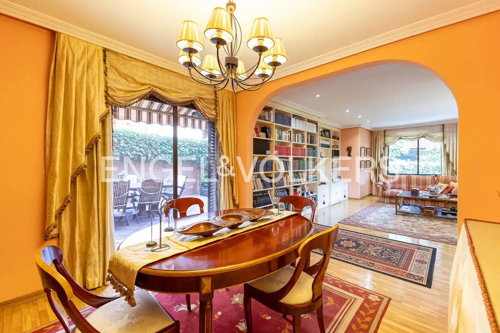 Comedor de Casa adosada en venta en Madrid con Aire acondicionado, Calefacción y Jardín privado