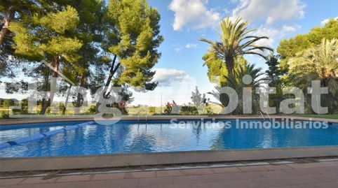 PRECIOSO ADOSADO EN URBANIZACIÓN CON PISCINA, GARAJE Y TERRAZA