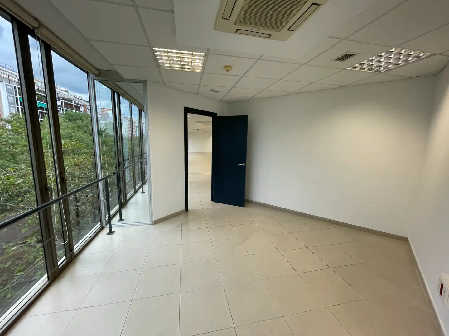 Office for rent in Barcelona  with Air Conditioner