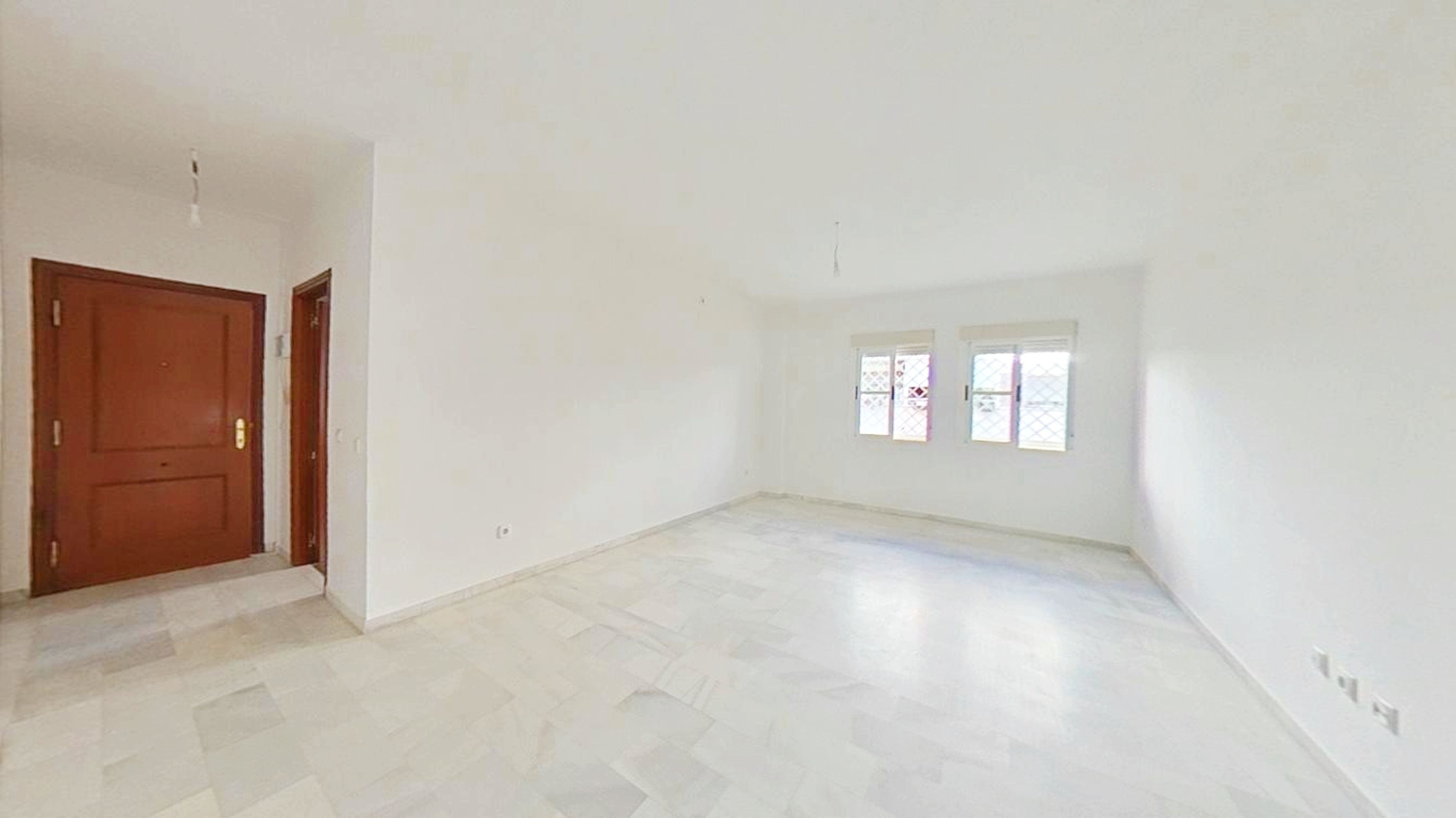 Living room of Flat for sale in  Sevilla Capital  with Oven
