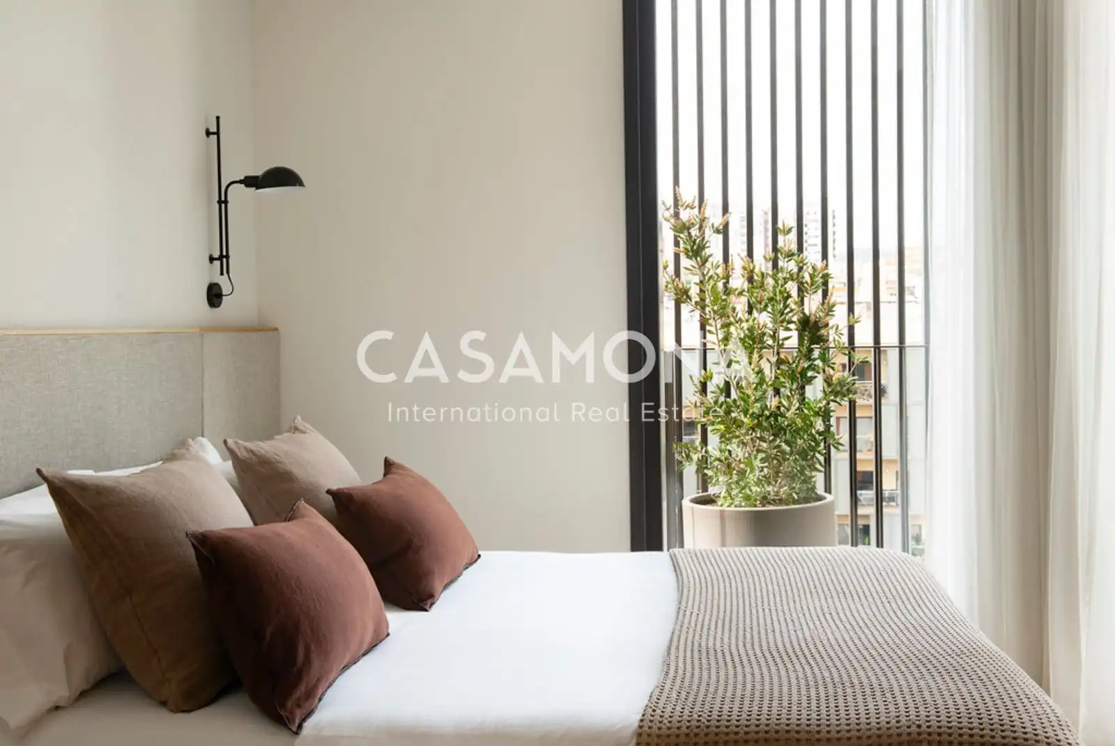 Dormitori de Apartament de lloguer en Barcelona amb Terrassa, Moblat i Internet