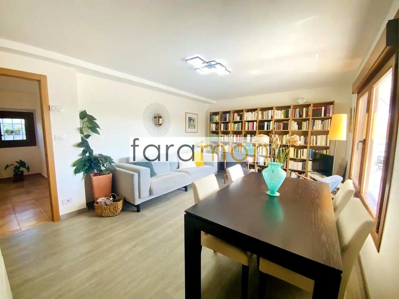 Sala d'estar de Casa o xalet en venda en Nigrán amb Calefacció, Jardí privat i Terrassa