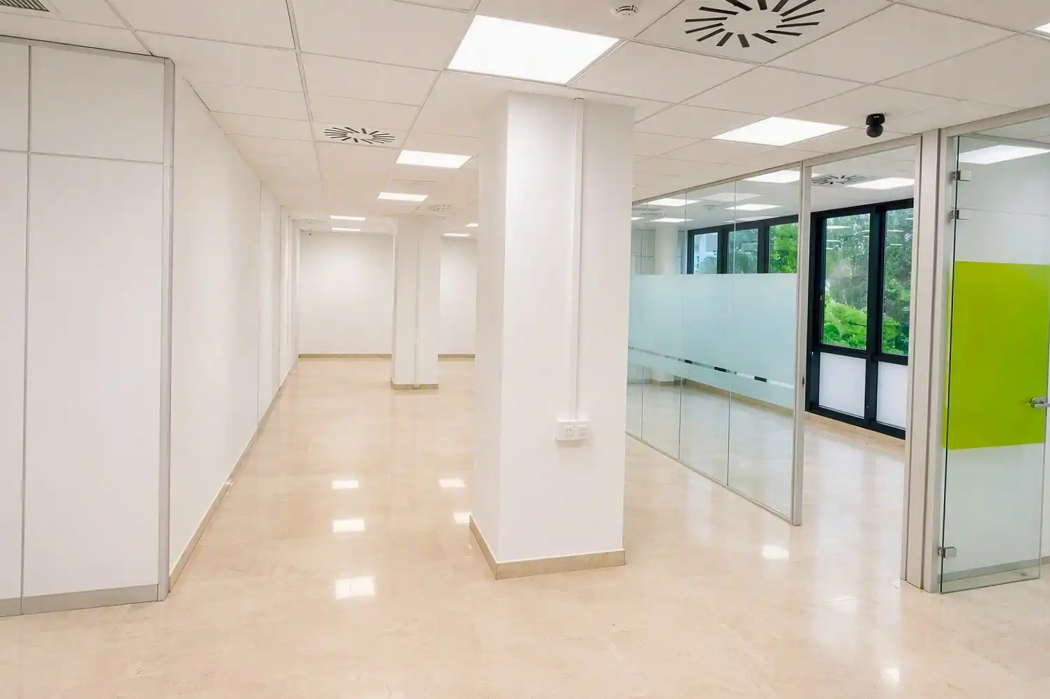 Office space with lift to rent in Avinguda del Comte de Sallent, imagen 4