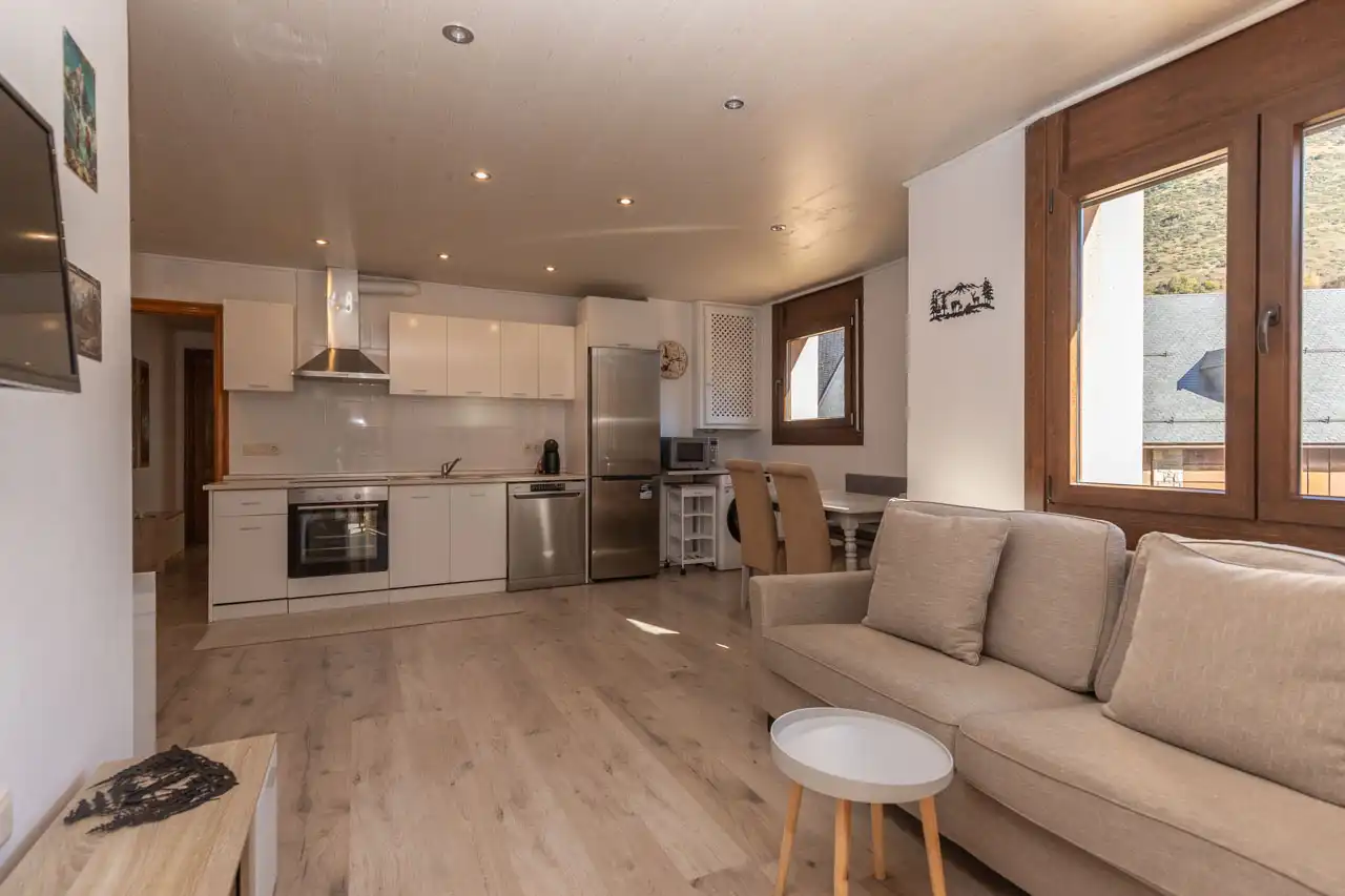 Sala d'estar de Apartament en venda en Vielha e Mijaran amb Calefacció, Parquet i Traster