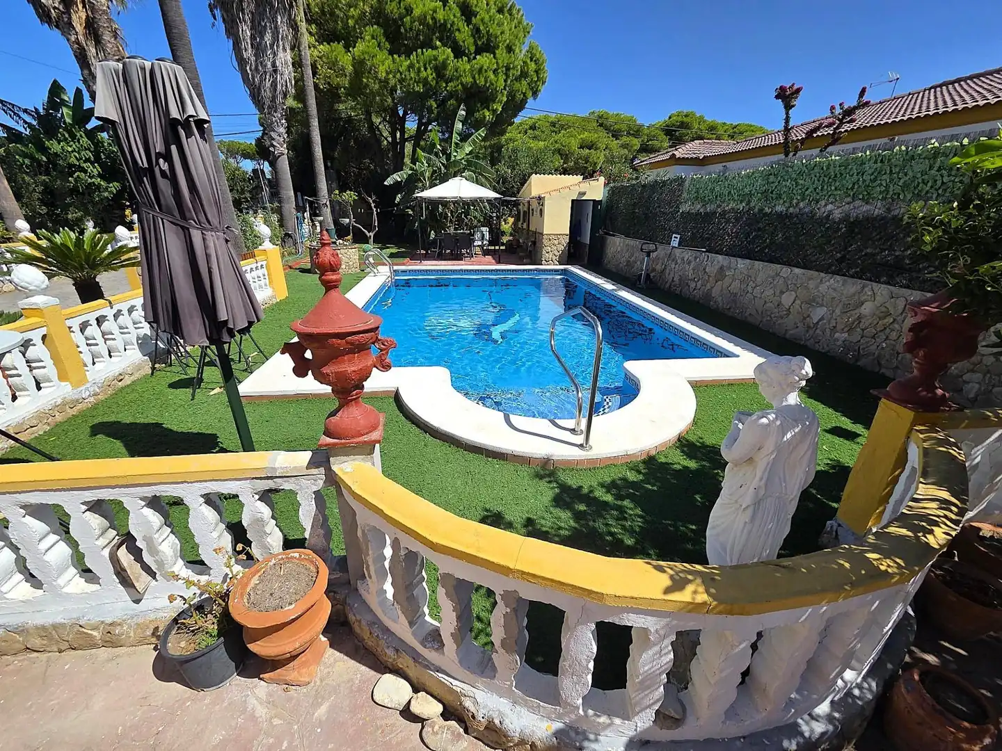 Schwimmbecken von Haus oder Chalet zum Verkauf in Chiclana de la Frontera mit Privatgarten, Abstellraum und Schwimmbad