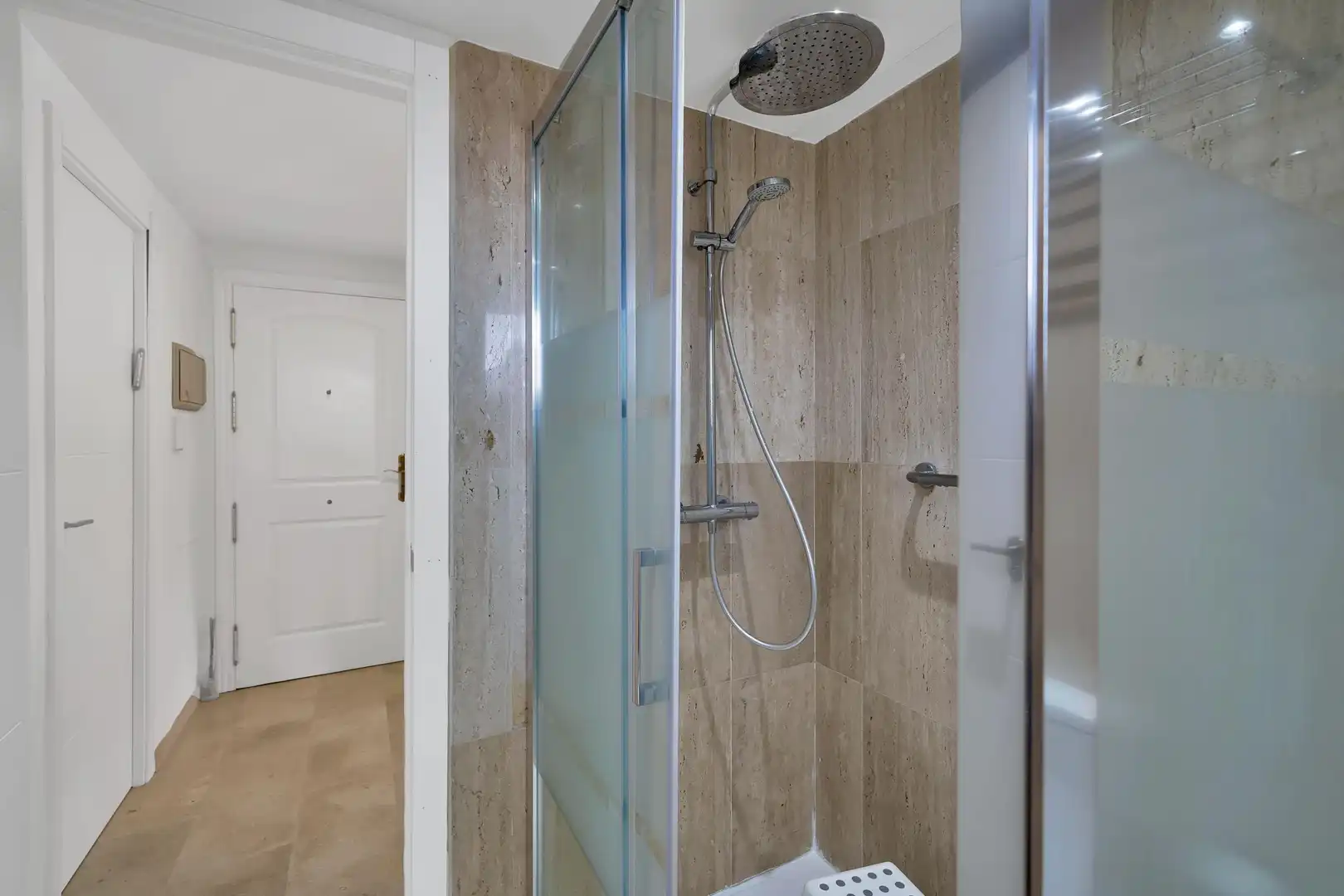 Bathroom of Apartments for sale in Marbella  with Air Conditioner, Private garden and Storage room