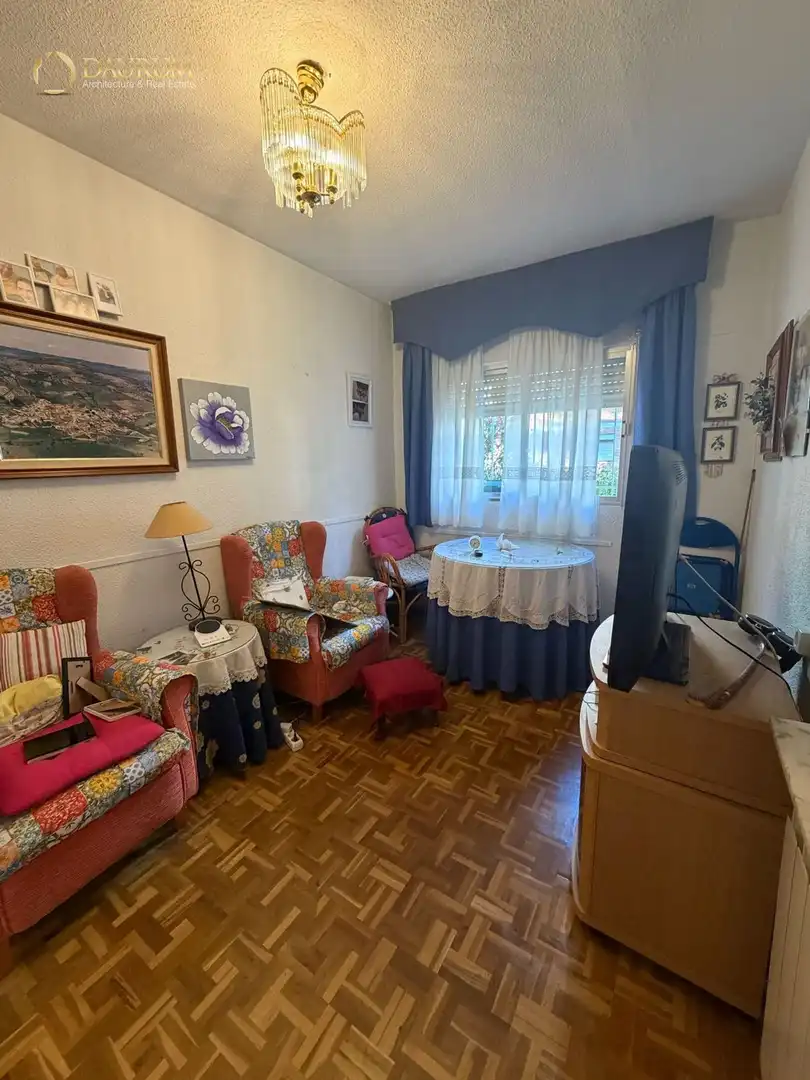 Sala de estar de Piso en venta en Madrid con Calefacción, Piscina y Amueblado