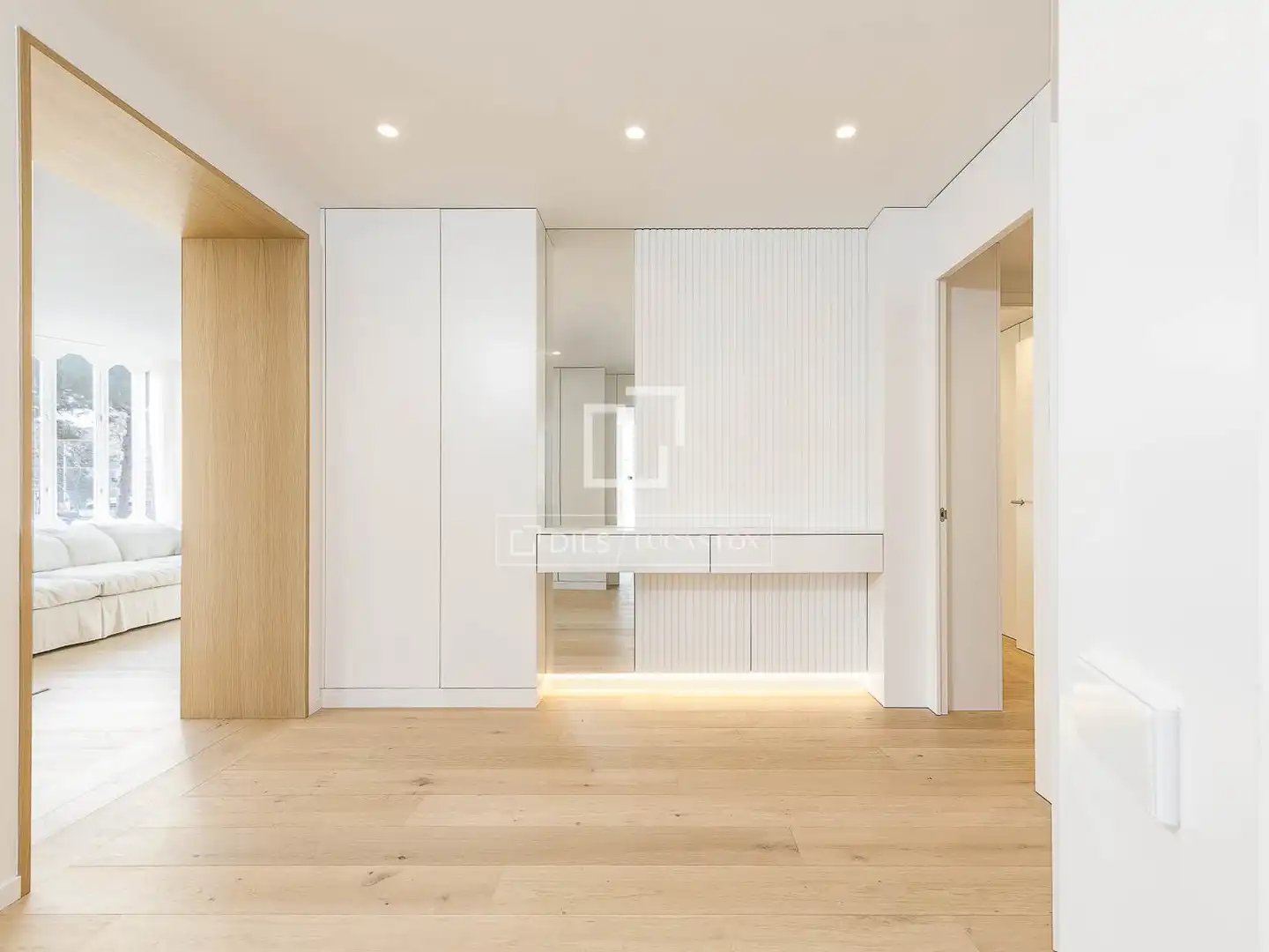 Wohnung zum Verkauf in Barcelona mit Klimaanlage, Heizung und Privatgarten