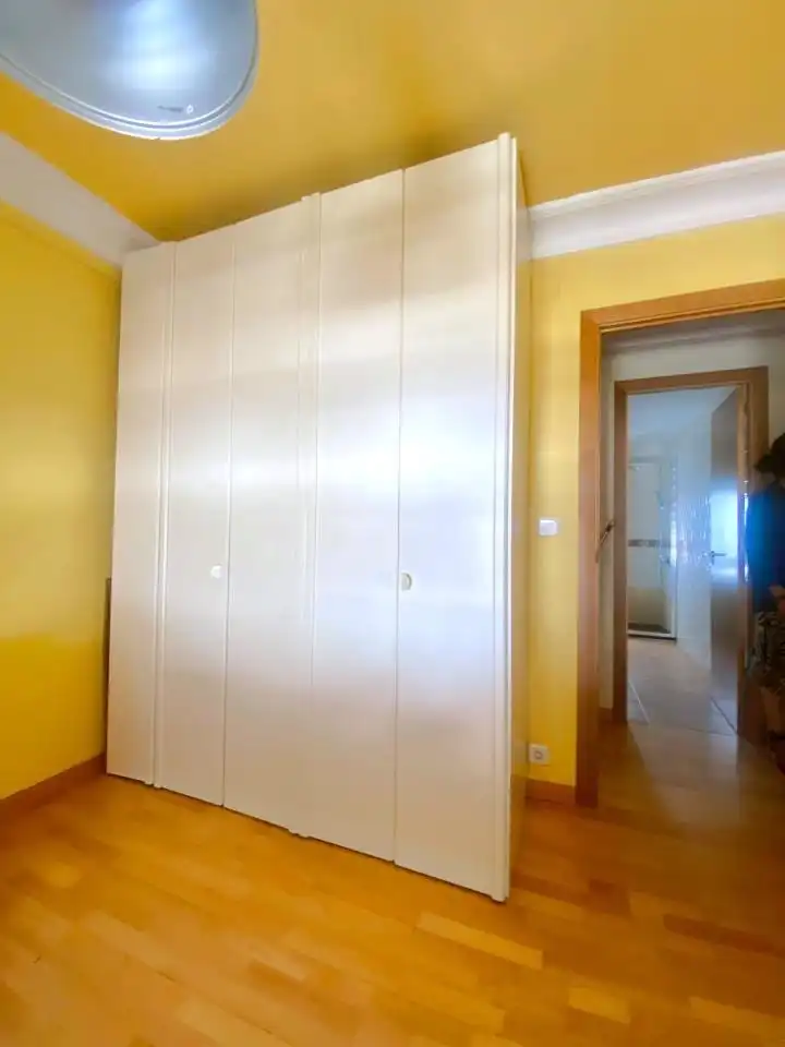 Dormitori de Apartament en venda en León Capital  amb Calefacció i Parquet