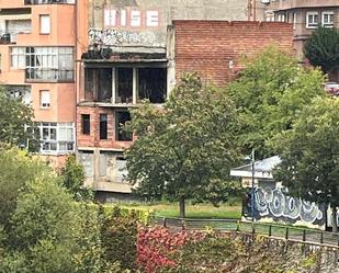 Vista exterior de Edifici en venda en Ponferrada