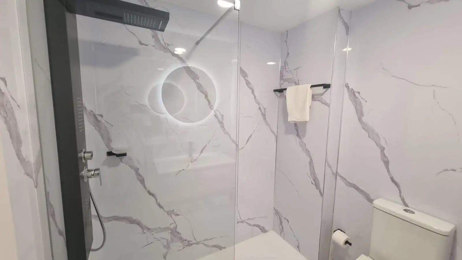 Baño de Piso en venta en Arona con Alarma