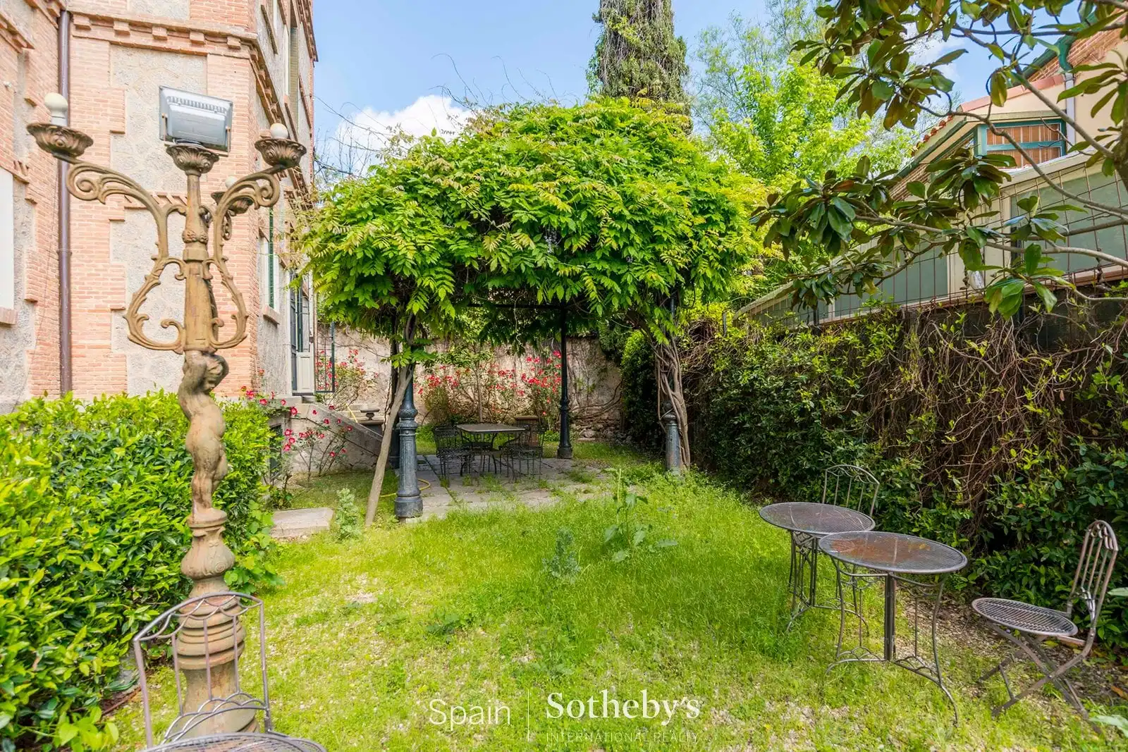 Houses for sale in Calle Juan de Toledo, Abantos - Carmelitas