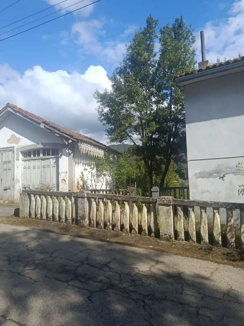 Vista exterior de Finca rústica en venda en Pravia amb Jardí privat, Moblat i Forn