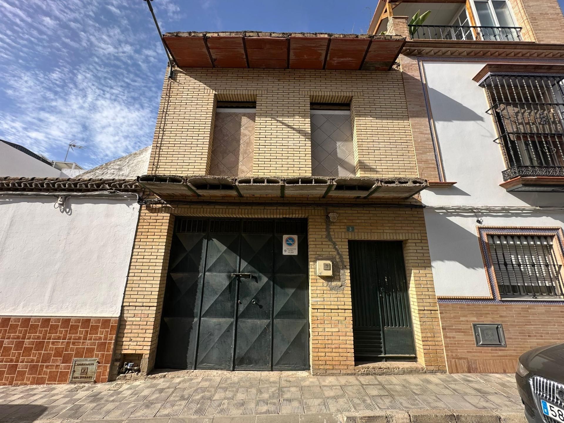 Exterior view of House or chalet for sale in Utrera