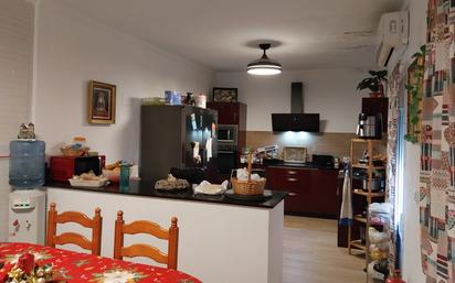 Cuina de Casa o xalet en venda en Marchena amb Aire condicionat, Terrassa i Moblat