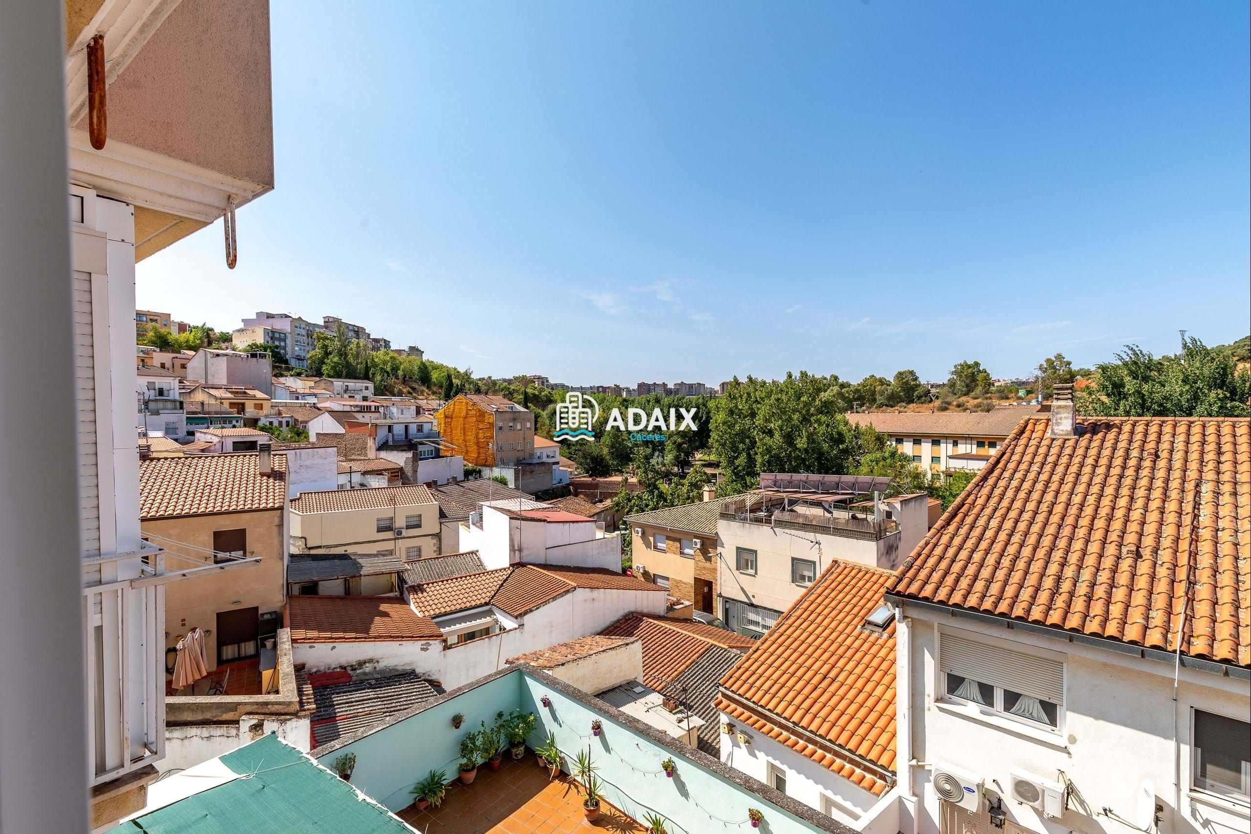 Vista exterior de Dúplex en venta en Cáceres Capital con Aire acondicionado, Calefacción y Trastero