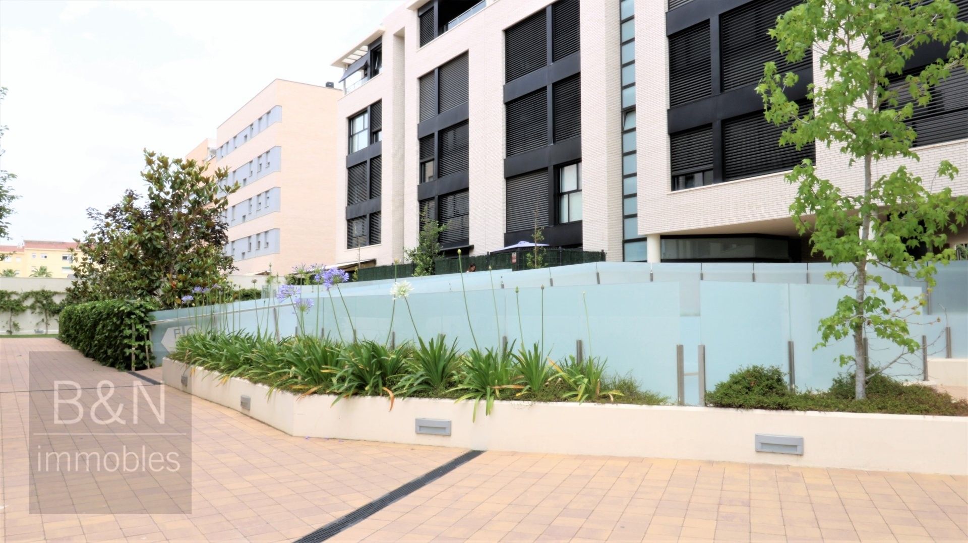 Vista exterior de Pis en venda en Terrassa amb Aire condicionat, Calefacció i Piscina