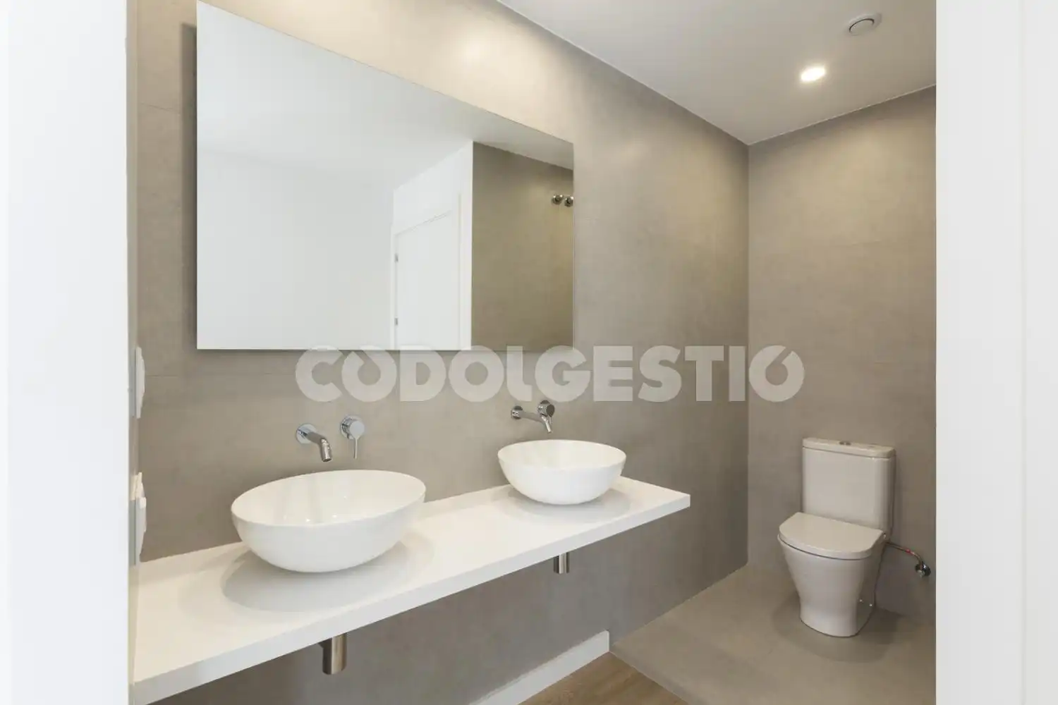 Baño de Piso de alquiler en Vic con Balcón