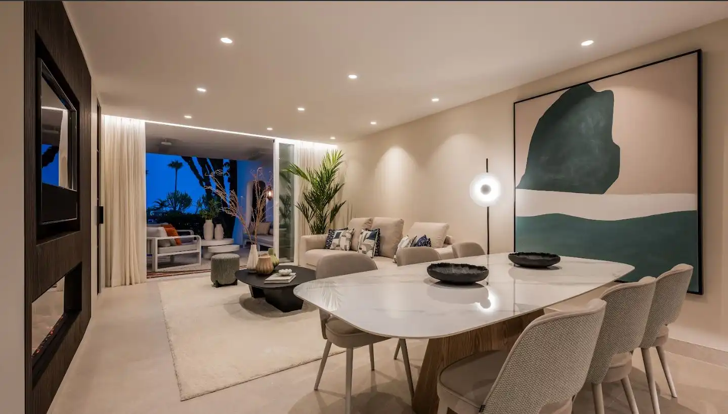 Sala d'estar de Planta baixa en venda en Estepona amb Aire condicionat, Calefacció i Jardí privat