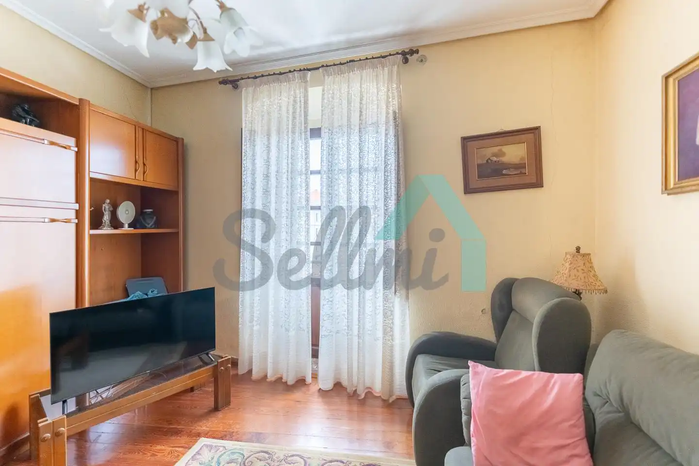 Sala de estar de Piso en venta en Llanes con Calefacción, Parquet y Balcón