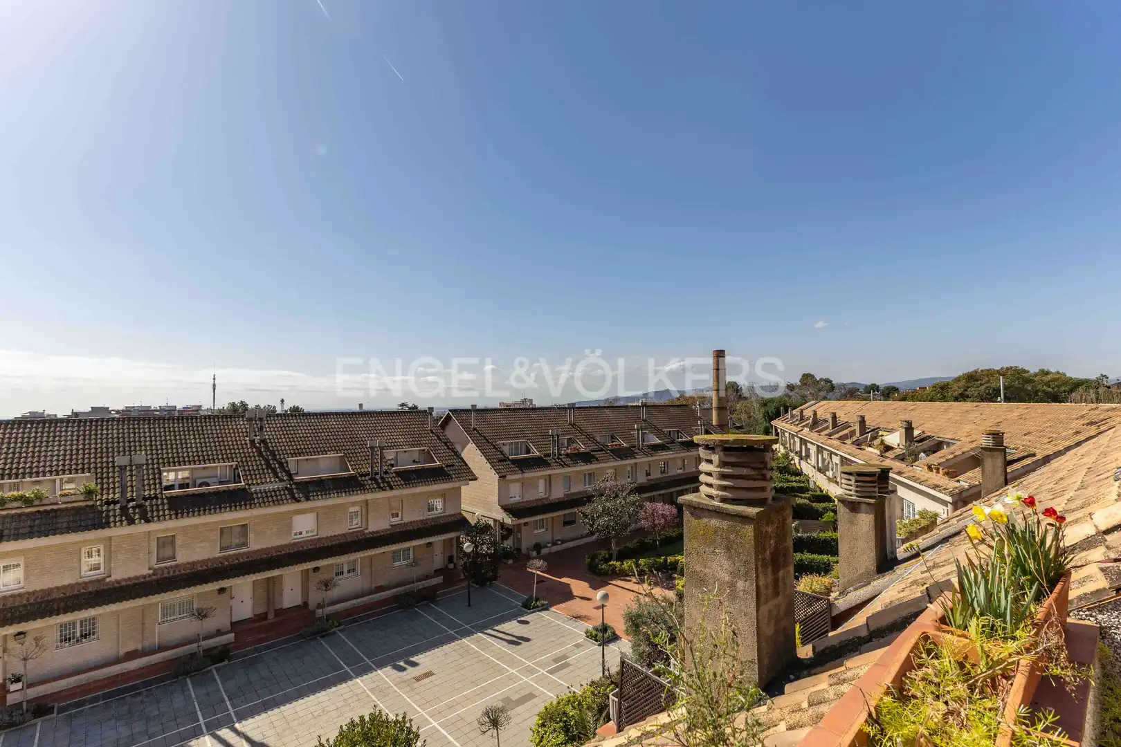 Vista exterior de Casa o xalet en venda en Esplugues de Llobregat amb Calefacció i Terrassa
