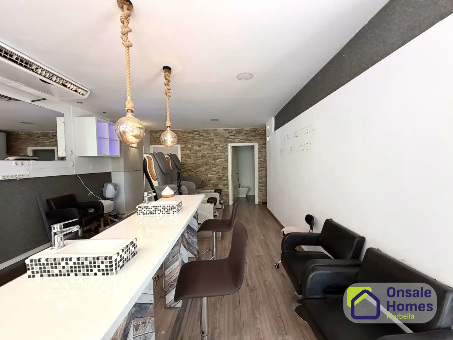 Commercial properties for transfer in Marbella  with Air Conditioner and Alarm