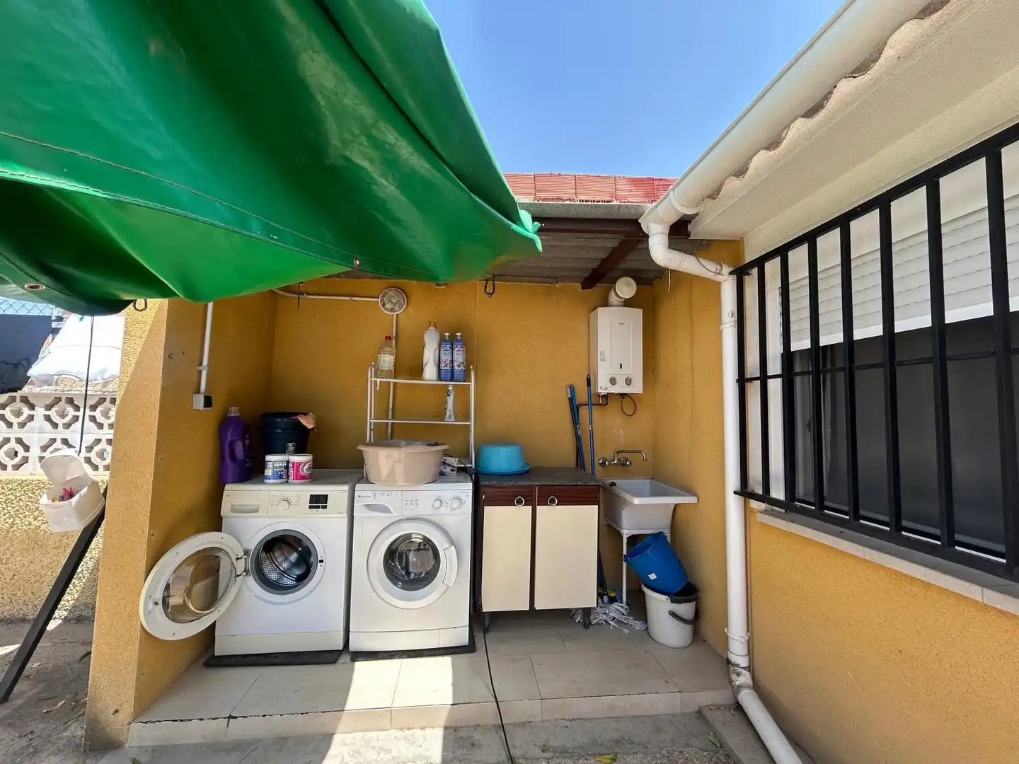 Cuina de Casa o xalet en venda en Alicante / Alacant amb Aire condicionat, Calefacció i Jardí privat