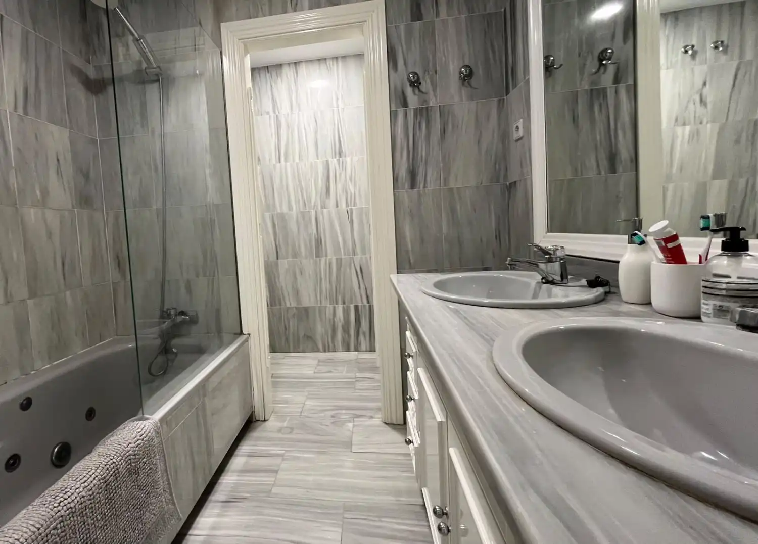 Bany de Apartament de lloguer en Benalmádena amb Aire condicionat, Calefacció i Terrassa