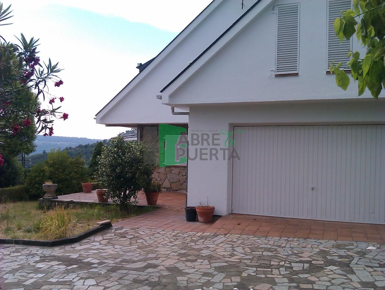 Vista exterior de Casa o xalet en venda en Ourense Capital  amb Calefacció, Jardí privat i Parquet